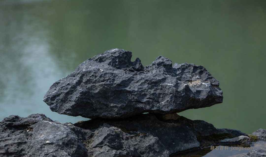 宜春黑山石适合做什么？枯山水、假山、庭院独石搭配全攻略