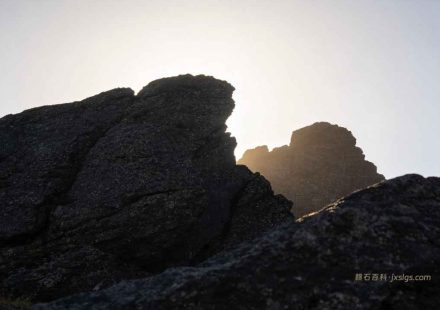 萍乡黑山石厂家在哪？去产地挑石头比市场买实惠