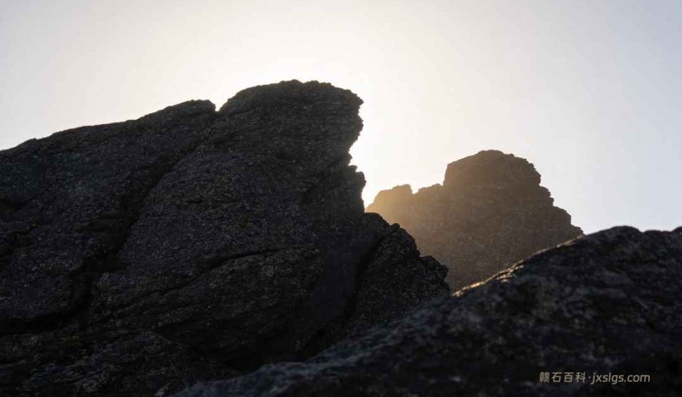 萍乡黑山石厂家在哪？去产地挑石头比市场买实惠